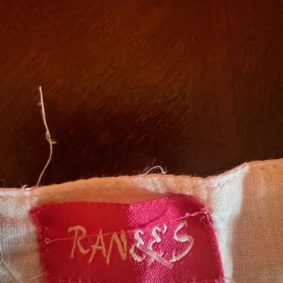 Womens White Lace Bell Sleeve Boho Top By Ranee sz medium Small hole see pic - Picture 9 of 10